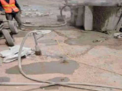 建湖水泥混凝土路面板底注浆技术 路面脱空注浆整治方案